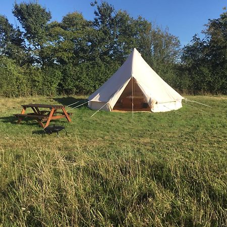 Отель Green Fields Glamping Глостер Экстерьер фото